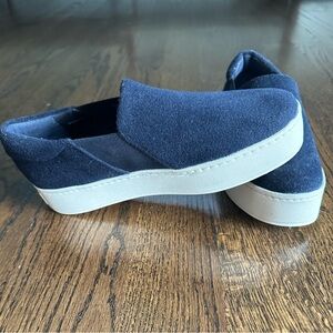 Vince Warren Slip-On Platform Sneaker - Navy size 9